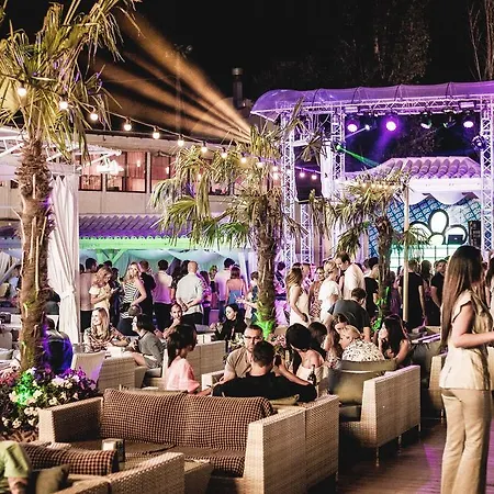 аркадия на первой линии от моря *